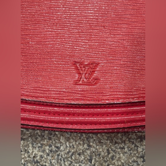 Louis Vuitton Textured Red belt bag - Picture 2 of 10